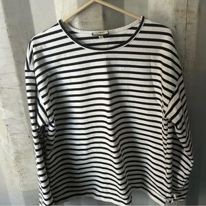 Tuckernuck black and white heavy weight shirt